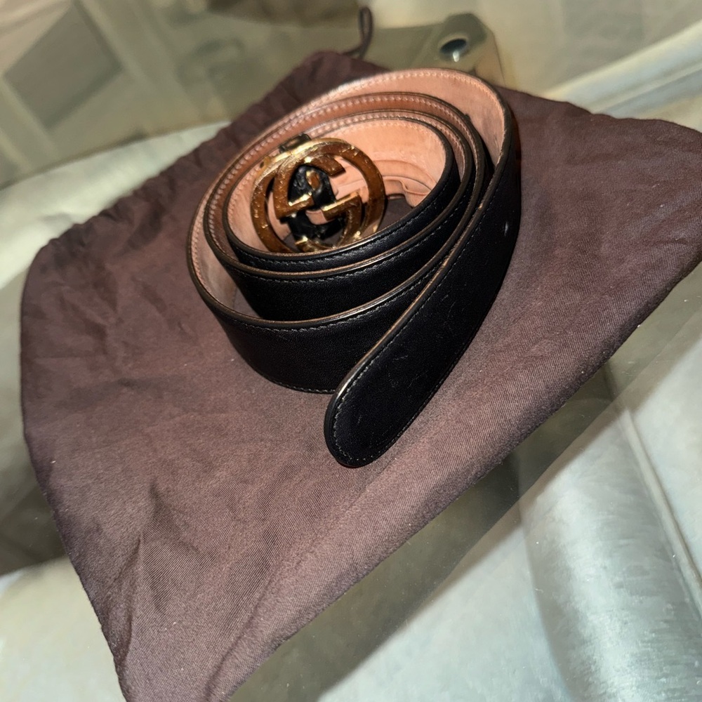 GUCCI Women’s Black Leather Belt w/ Gold Buckle